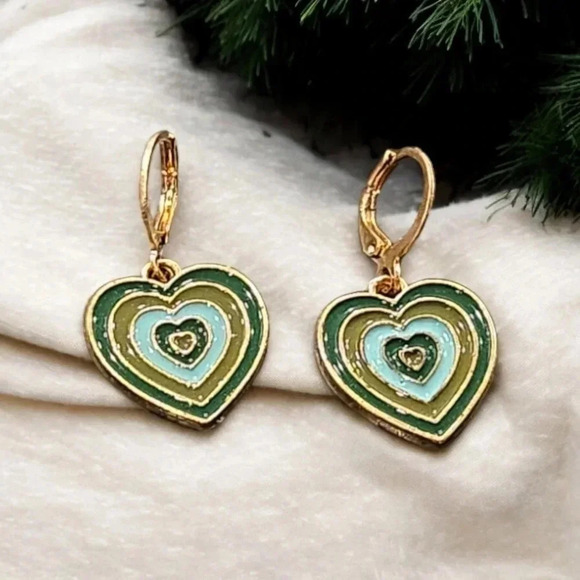 1 LEFT! Gold Plated Acrylic Green Heart Clamp Dangle Earrings - Picture 1 of 3